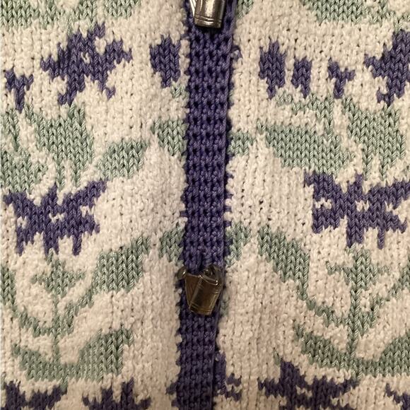 Vintage 90’s Sweater w Watering Can Buttons! In Excellent Preloved Condition. - Picture 3 of 3